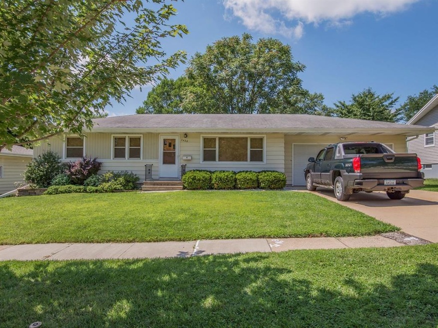 2422 Haven Ct SW, Cedar Rapids, IA 52404 - photo 1