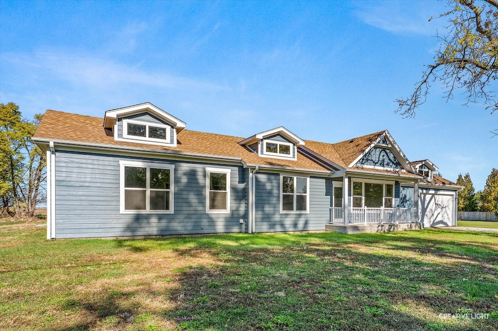 121 Pine St, Buckingham, IL 60917 - photo 1