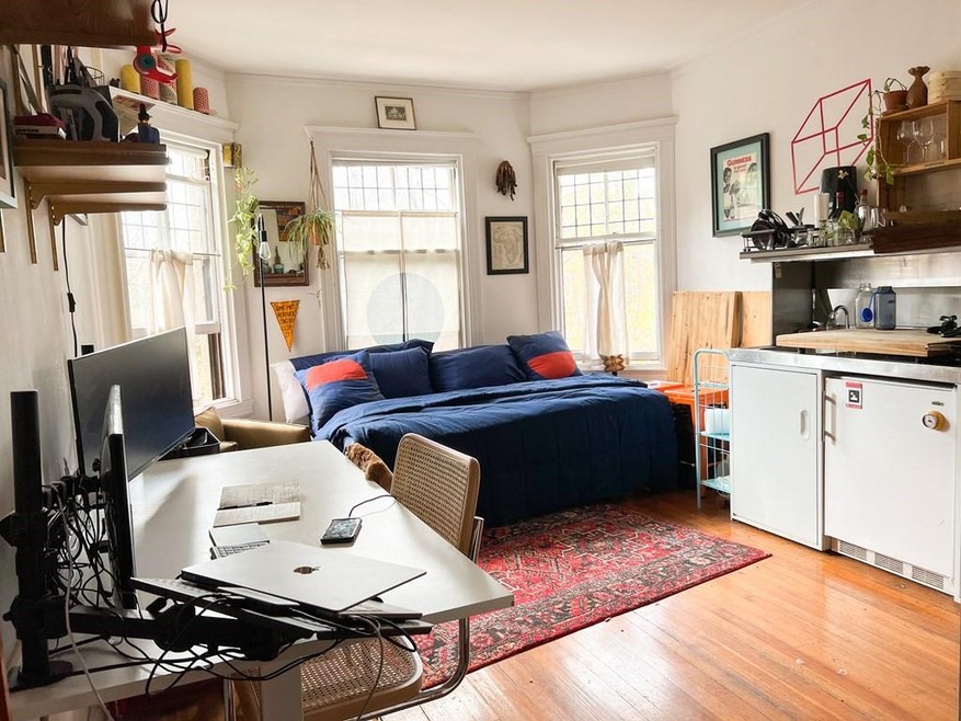 19 Agassiz St unit 3A, Cambridge, MA 02140 - photo 1