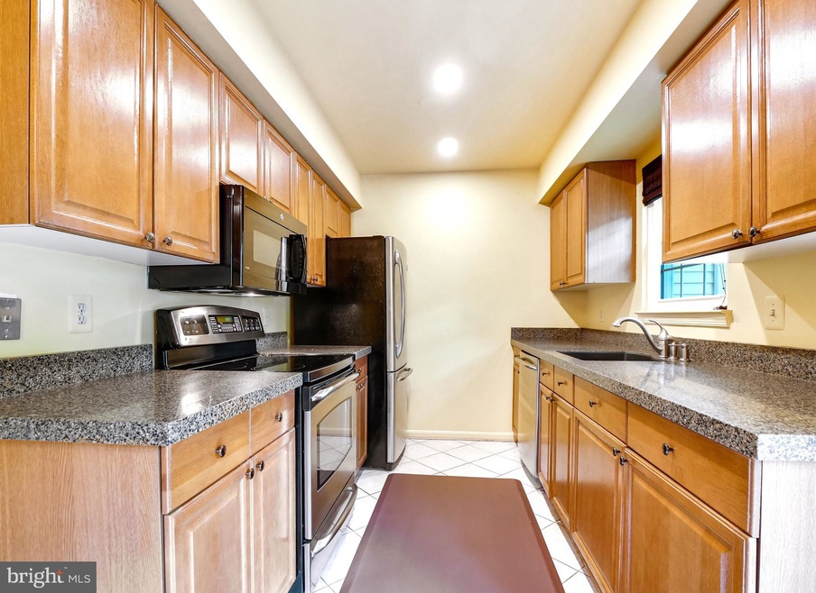 12204 Wye Oak Commons Cir unit 46, Burke, VA 22015 - photo 1