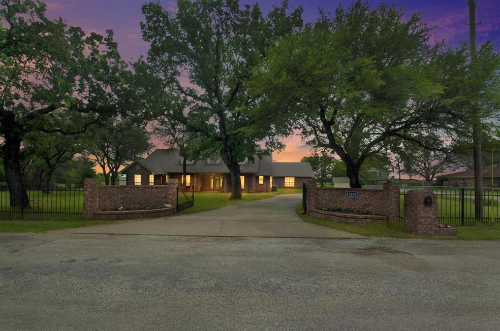 3809 Dunn Ct, Granbury, TX 76049 - photo 1