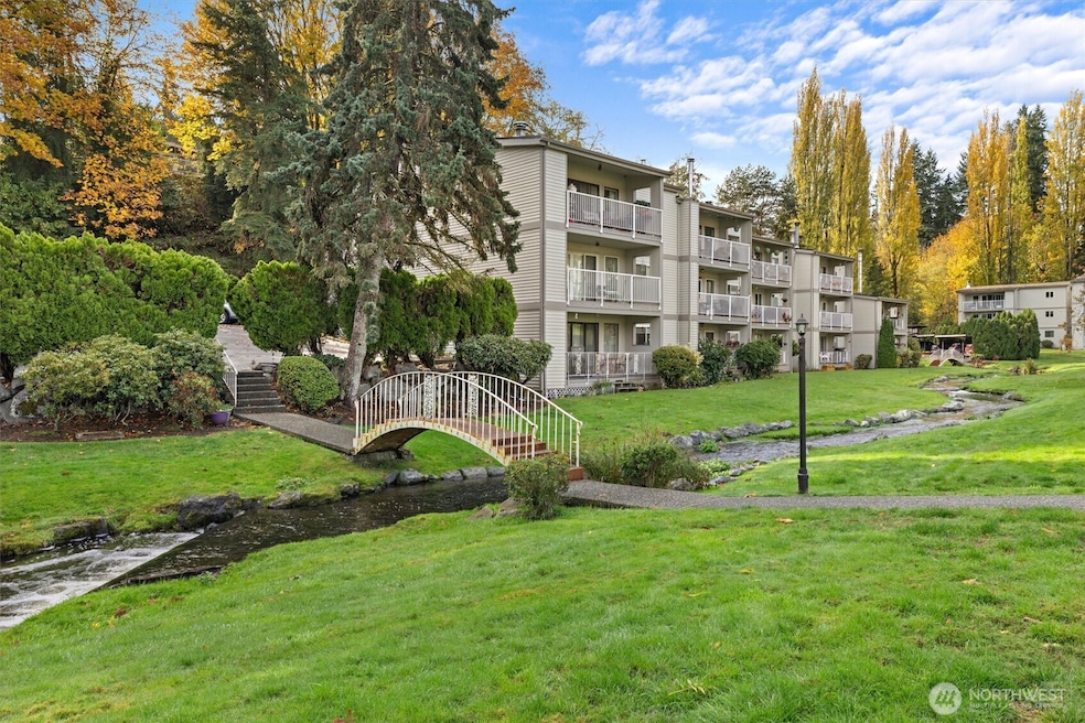 13321 15th Ave NE unit D5, Seattle, WA 98125 - photo 1