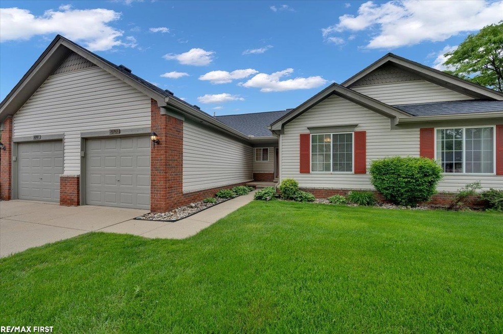 16761 Kenwood Ct unit 11, Roseville, MI 48066 - photo 1