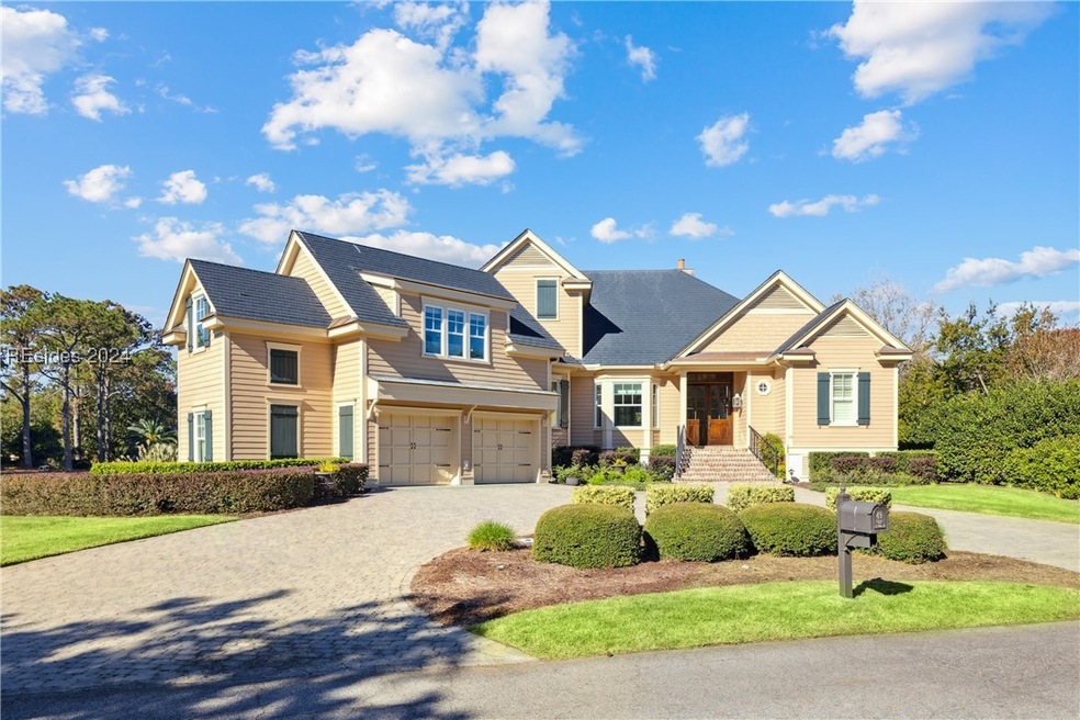 Craftsman house featuring a garage