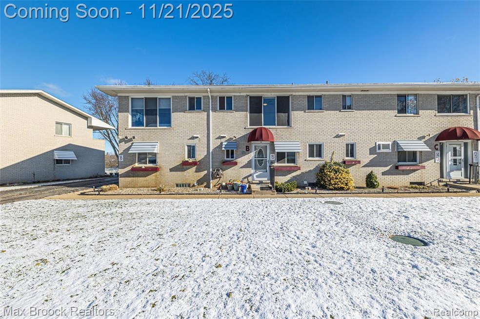 26902 Sandy Hill Ct unit 15, New Hudson, MI 48165 - photo 1