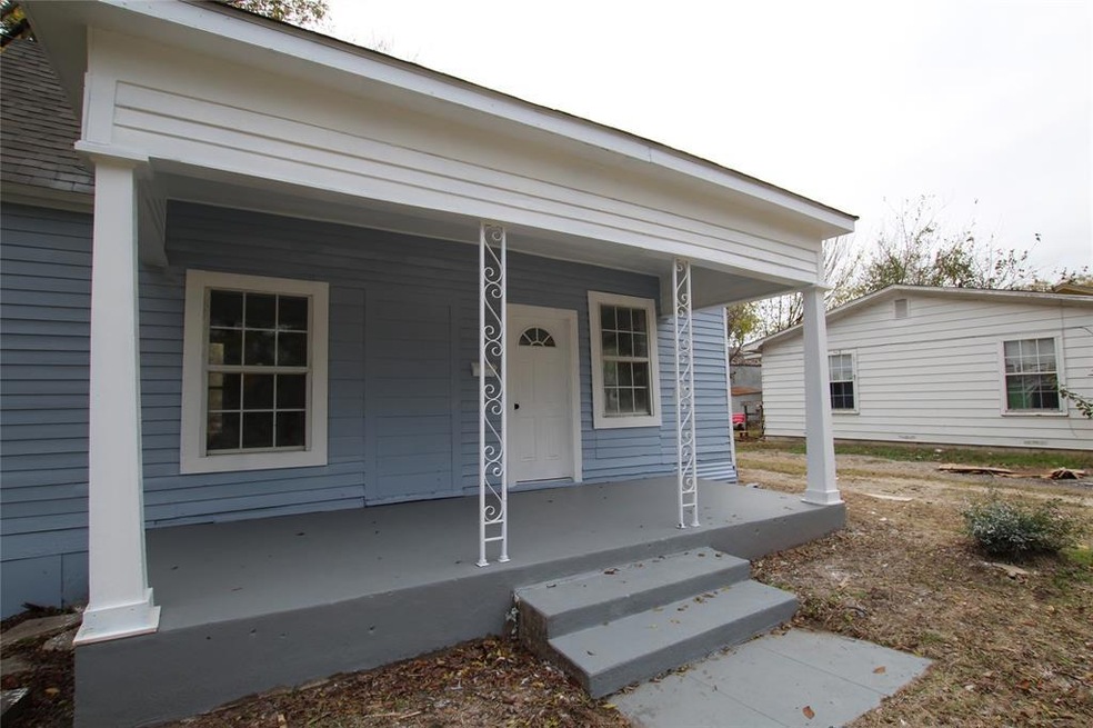 1014 W Crawford St, Denison, TX 75020 - photo 1