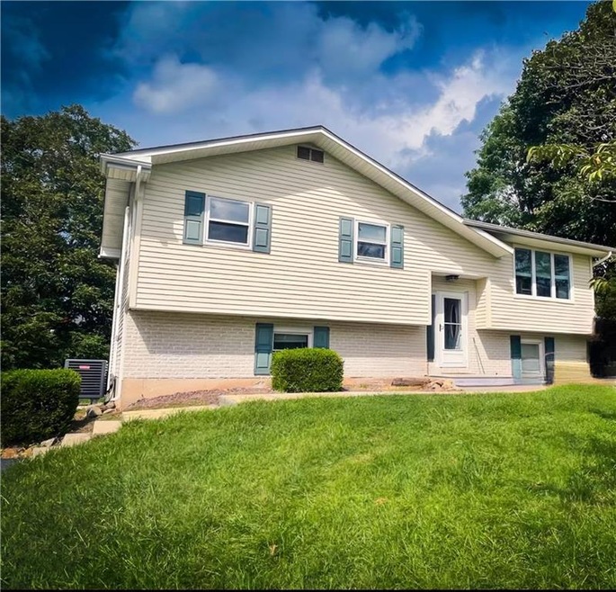 114 Worman Rd, Bath, PA 18014 - photo 1