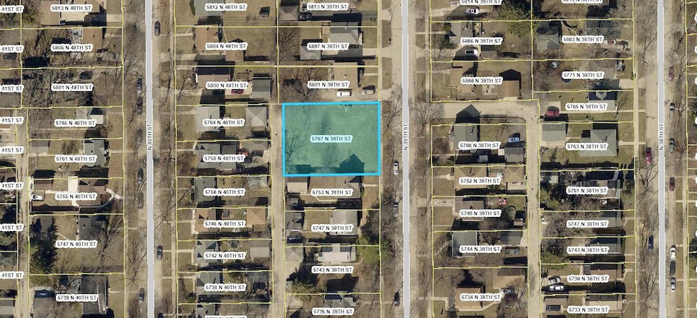 5767 N 39th St, River Hills, WI 53209 - photo 1