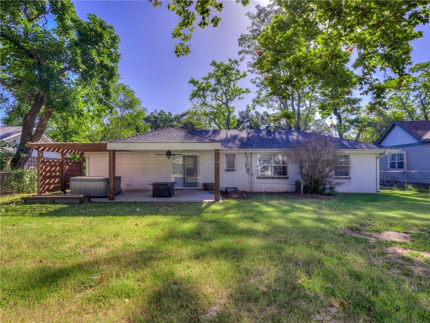 219 N 9th St, McLoud, OK 74851 - photo 1