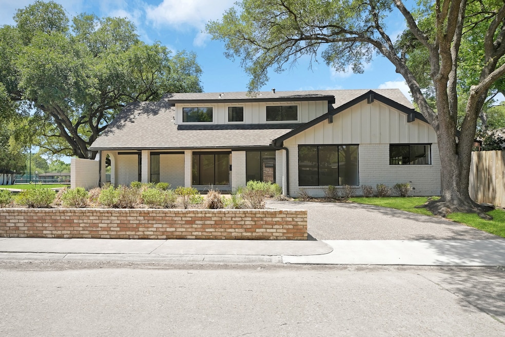 10102 Burgoyne Rd, Houston, TX 77042 - photo 1