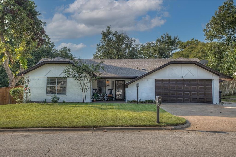 806 Hilltop Dr, Weatherford, TX 76086 - photo 1