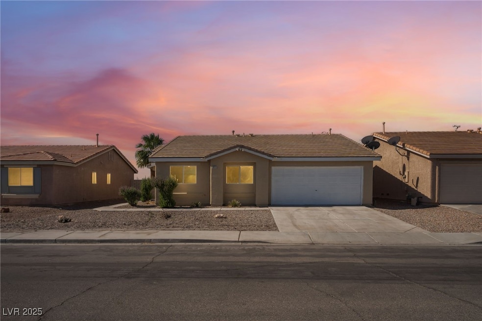 Ranch-style home with driveway, an attached garage
