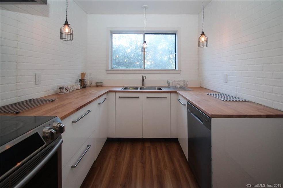 90 Hospital Ave unit 1, Danbury, CT 06810 - photo 1