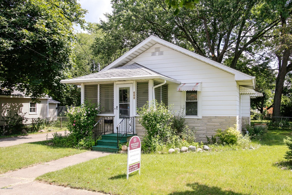 602 S Orange St, Sturgis, MI 49091 - photo 1