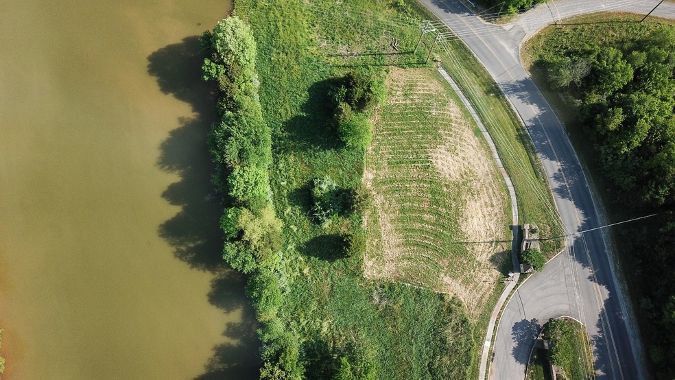 102 Kanutsu Ln, Loudon, TN 37774 - photo 1