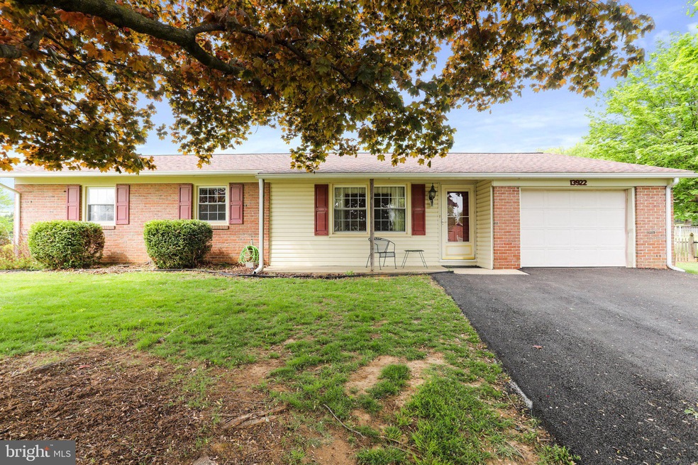 13922 N Meadow Rd, Hagerstown, MD 21742 - photo 1