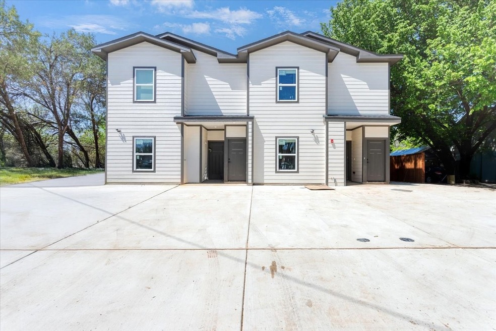 1305 Mill St, Gainesville, TX 76240 - photo 1