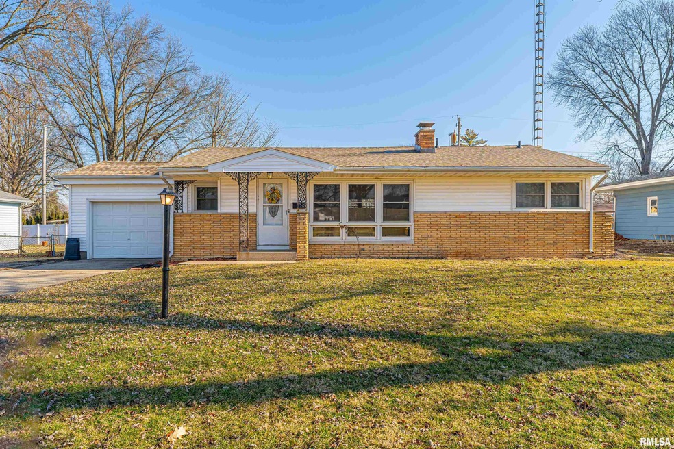 130 Bond St, Lincoln, IL 62656 - photo 1