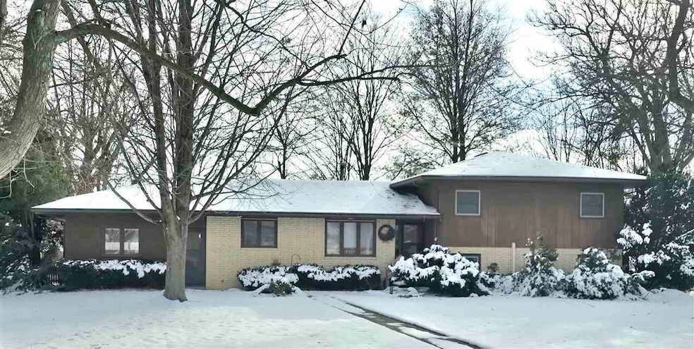 406 E Lafayette Ave, Keota, IA 52248 - photo 1
