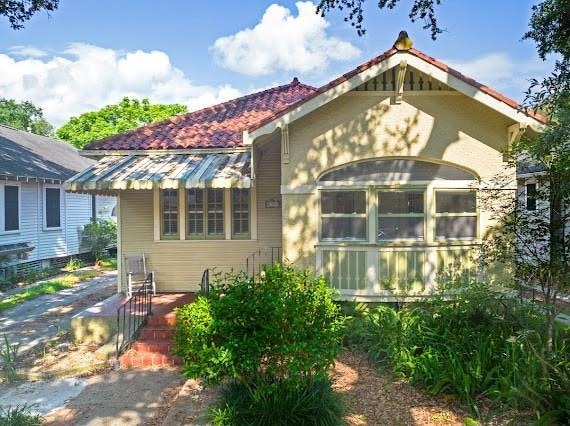 Charming craftsman cottage