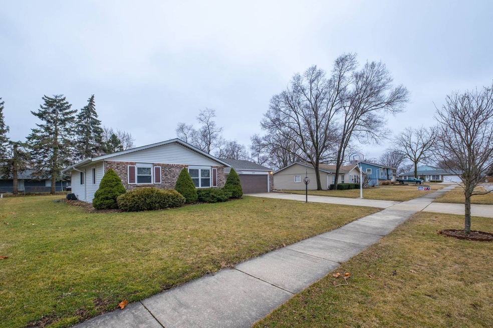 2200 Baker St, Aurora, IL 60506 - photo 1