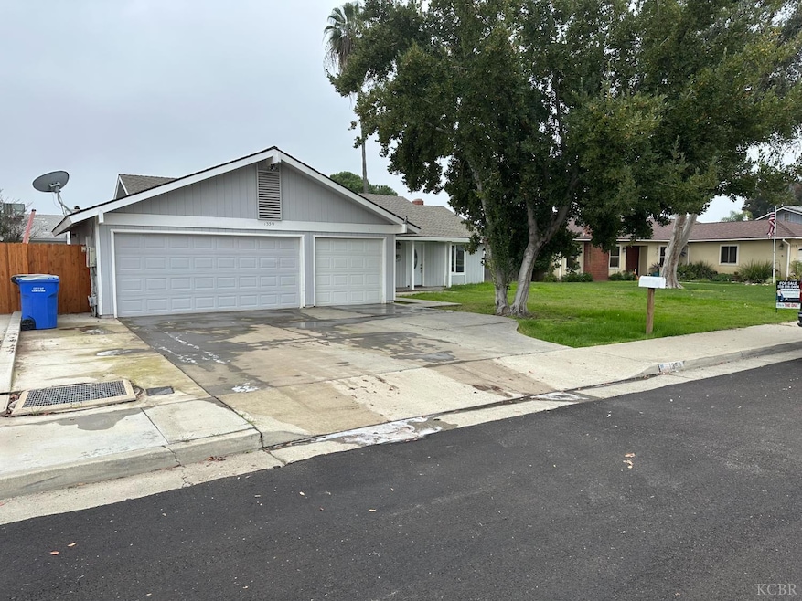 1359 Acacia Ct, Lemoore, CA 93245 - photo 1
