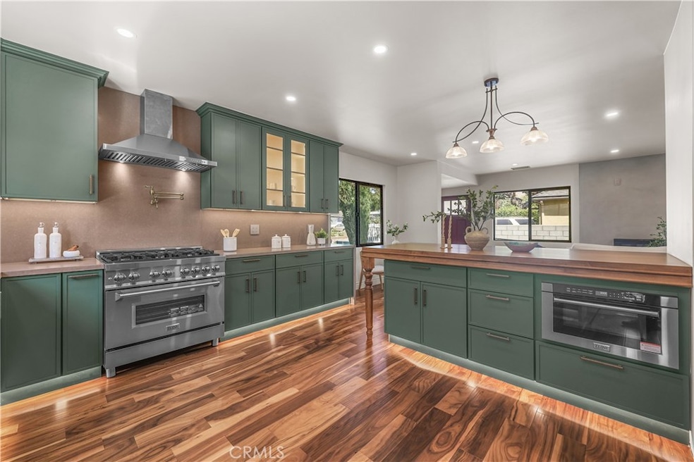 Under Contract $1,149,000