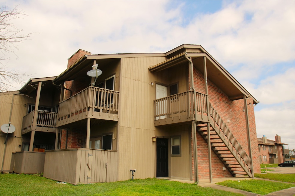 Charming corner unit with a private balcony. Enjoy