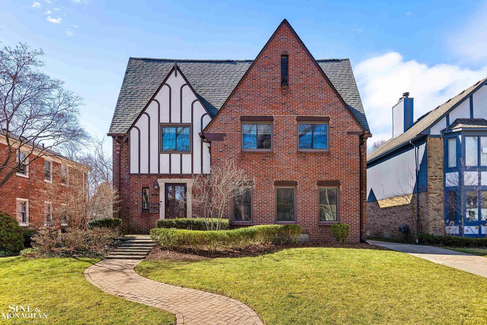 925 Harcourt Rd unit 27, Grosse Pointe Park, MI 48230 - photo 1