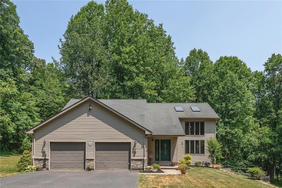 6771 Crown Ln, Zionsville, PA 18092 - photo 1