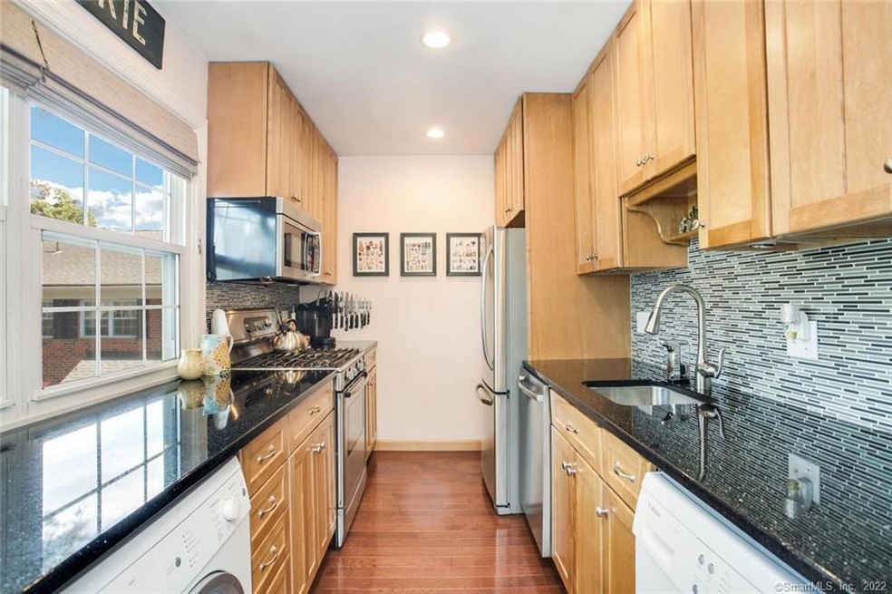 245 Unquowa Rd unit 76, Fairfield, CT 06824 - photo 1