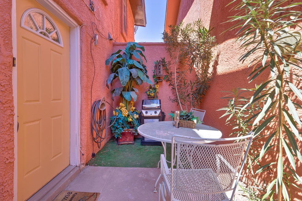 10624 Cuatro Vistas Dr unit B, El Paso, TX 79935 - photo 1