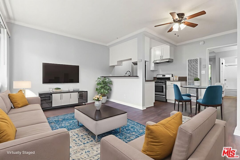 5555 Carlton Way unit 19, Los Angeles, CA 90028 - photo 1