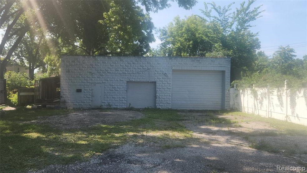 356 Auburn Ave, Pontiac, MI 48342 - photo 1