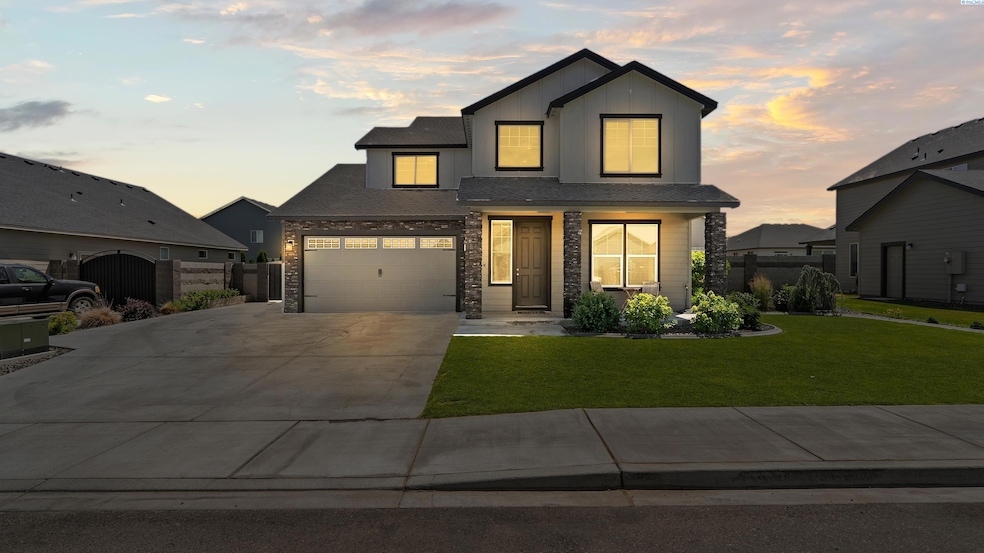 For Sale $549,900 • Co-Listing Agent