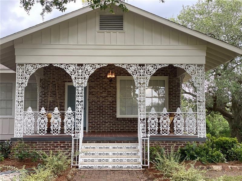 Front of home featuring 14x22 covered porch with b