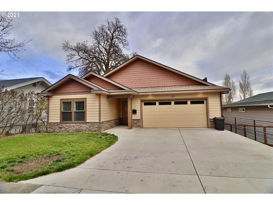 405 W 12th St, the Dalles, OR 97058 - photo 1