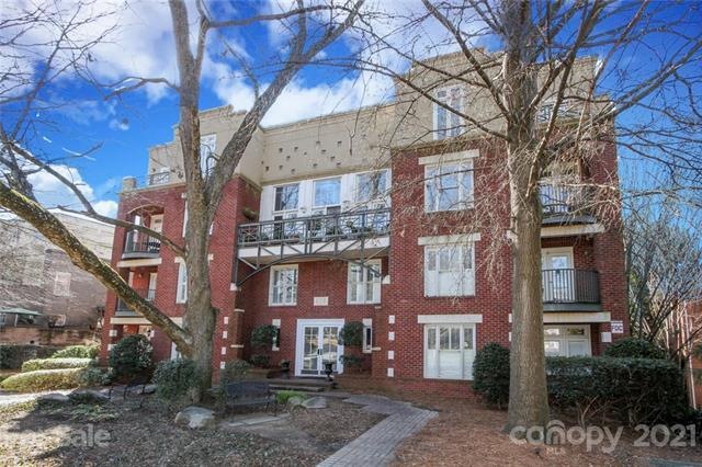 Welcome home to 416 Queens!  Perfect location righ