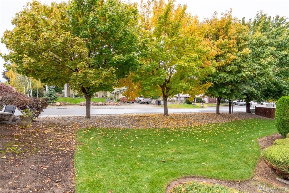 667 4th St NE unit M102, East Wenatchee, WA 98802 - photo 1