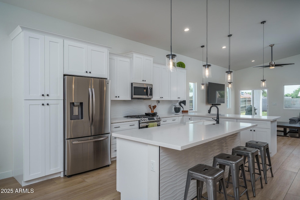 6) KITCHEN
