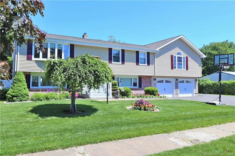 180 Post Oak Rd, Stratford, CT 06614 - photo 1