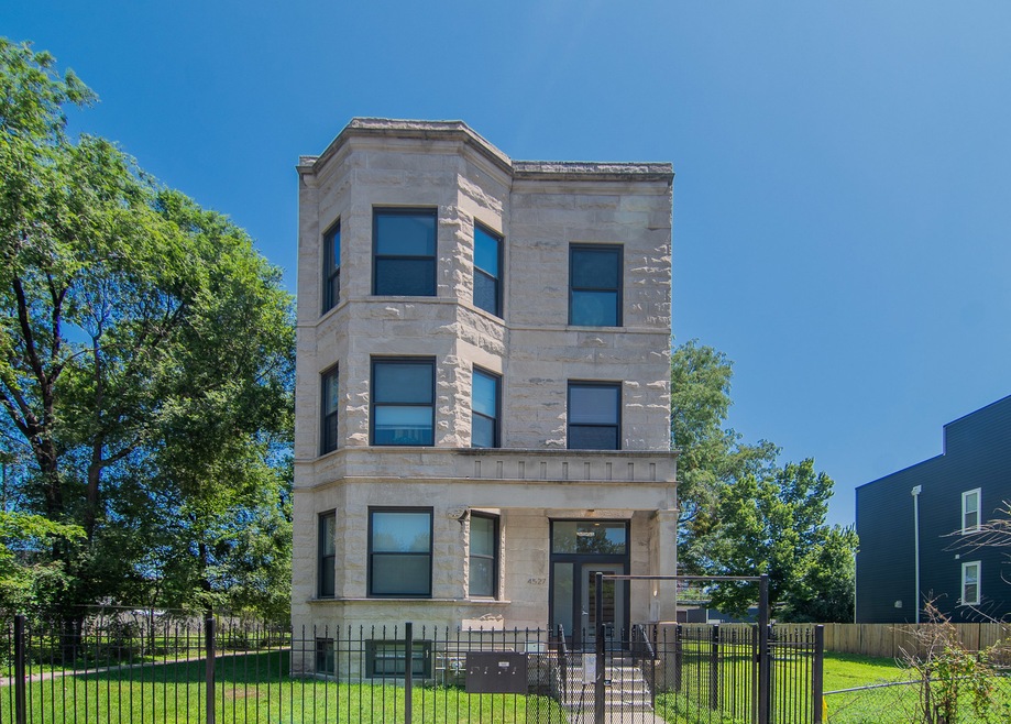 4527 S Evans Ave unit 1, Chicago, IL 60653 - photo 1