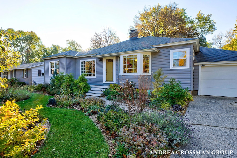 136 E 39th St, Holland, MI 49423 - photo 1