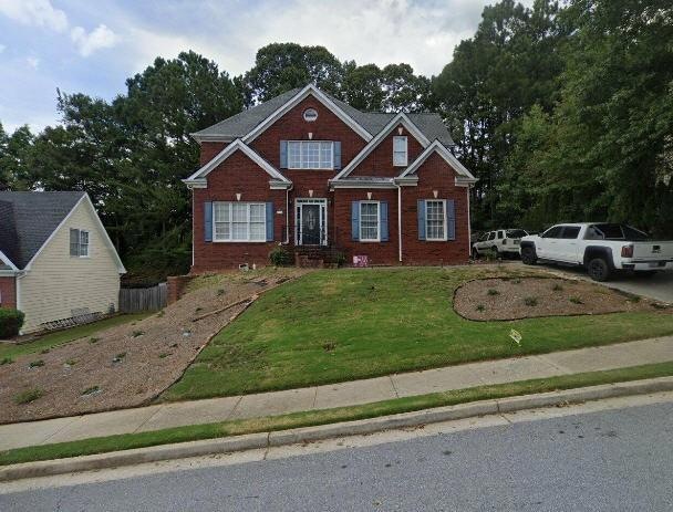 View of front facade featuring a front lawn