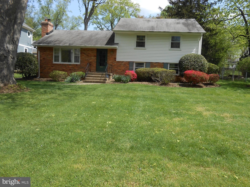 2121 Reynolds St, Falls Church, VA 22043 - photo 1