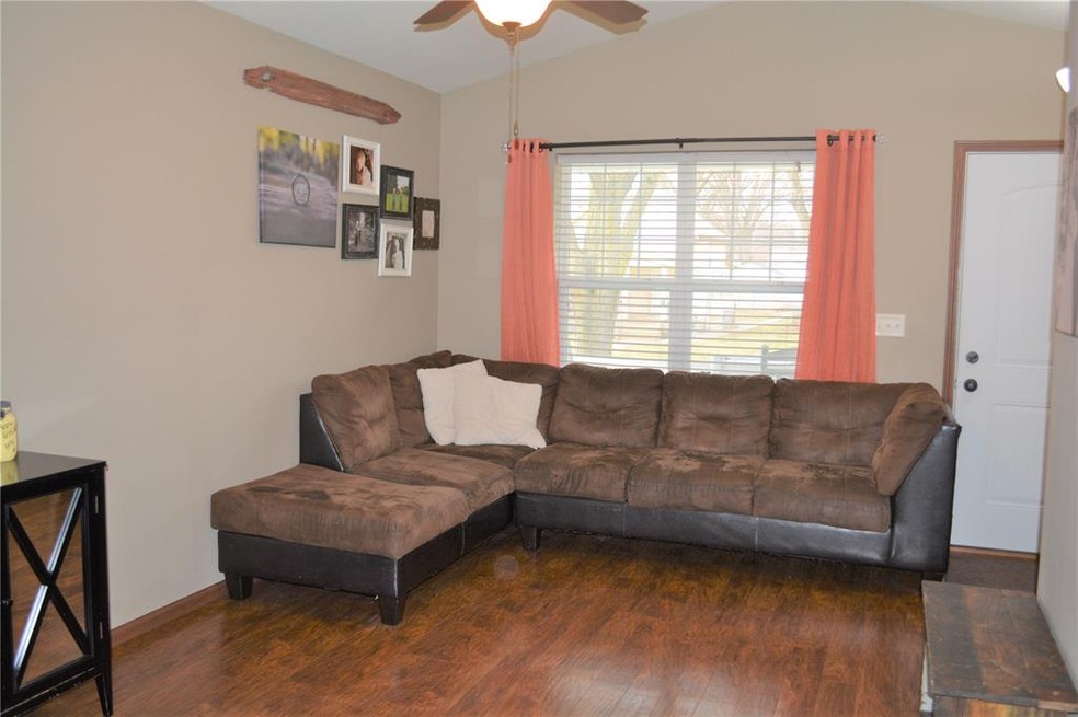 1121 J Ave NW, Cedar Rapids, IA 52405 - photo 1