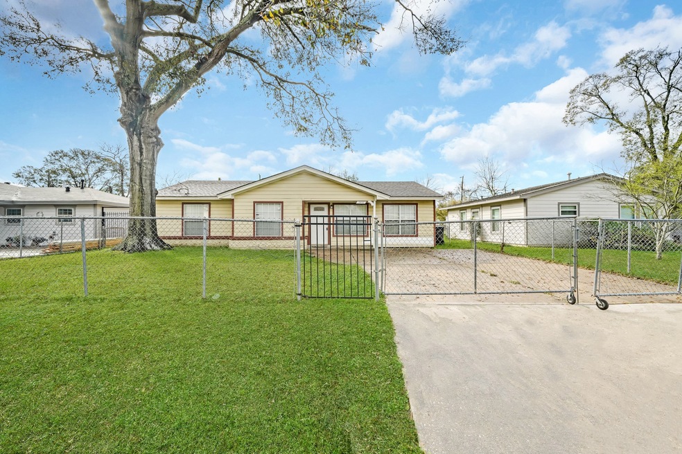 2902 Brea Crest St, Houston, TX 77093 - photo 1