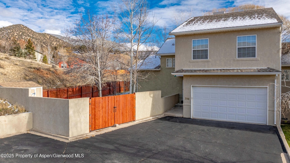 798 Pine Ct, New Castle, CO 81647 - photo 1