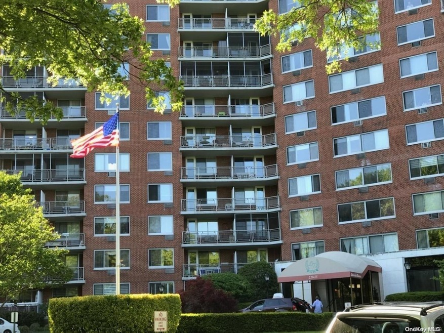 Lakeside Towers unit 6F, Bayside, NY 11361 - photo 1