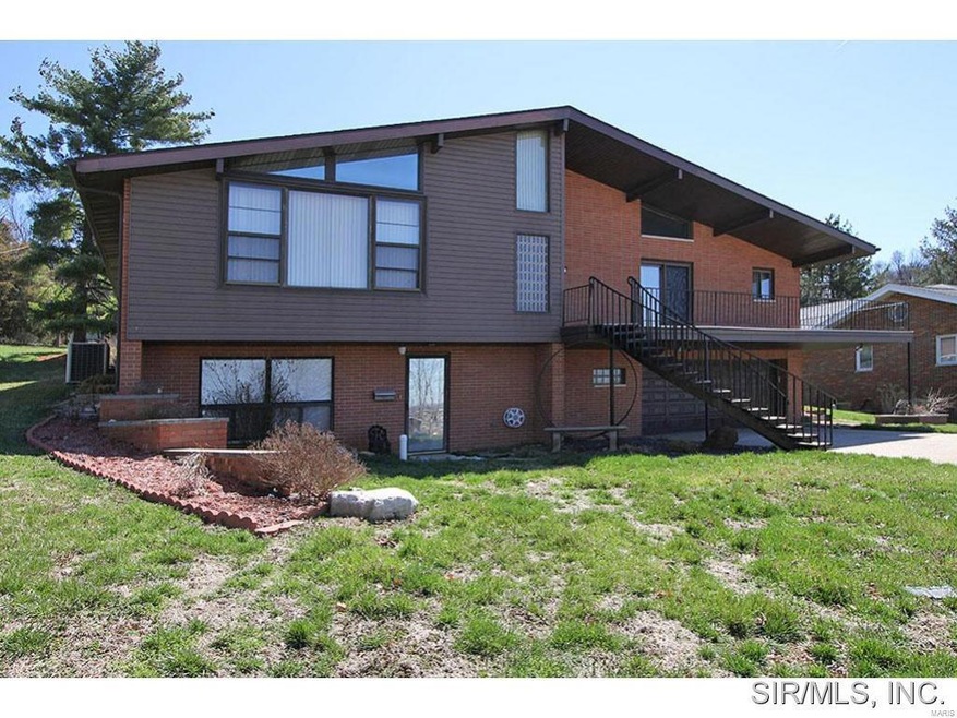 203 Lockwood Dr * Collinsville